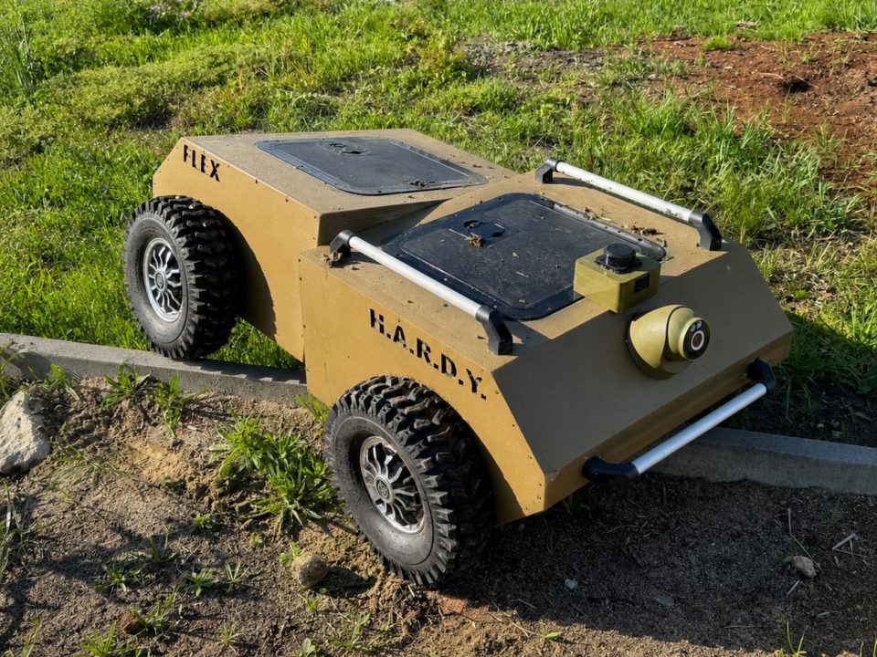 HARDY FLEX — шарнірно-зчленований наземний робот на складному рельєфі