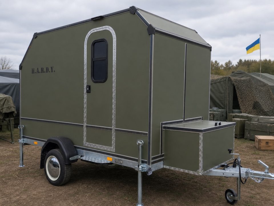 HARDY UNIT CAMPER у матовому оливковому кольорі з окремою санітарною зоною